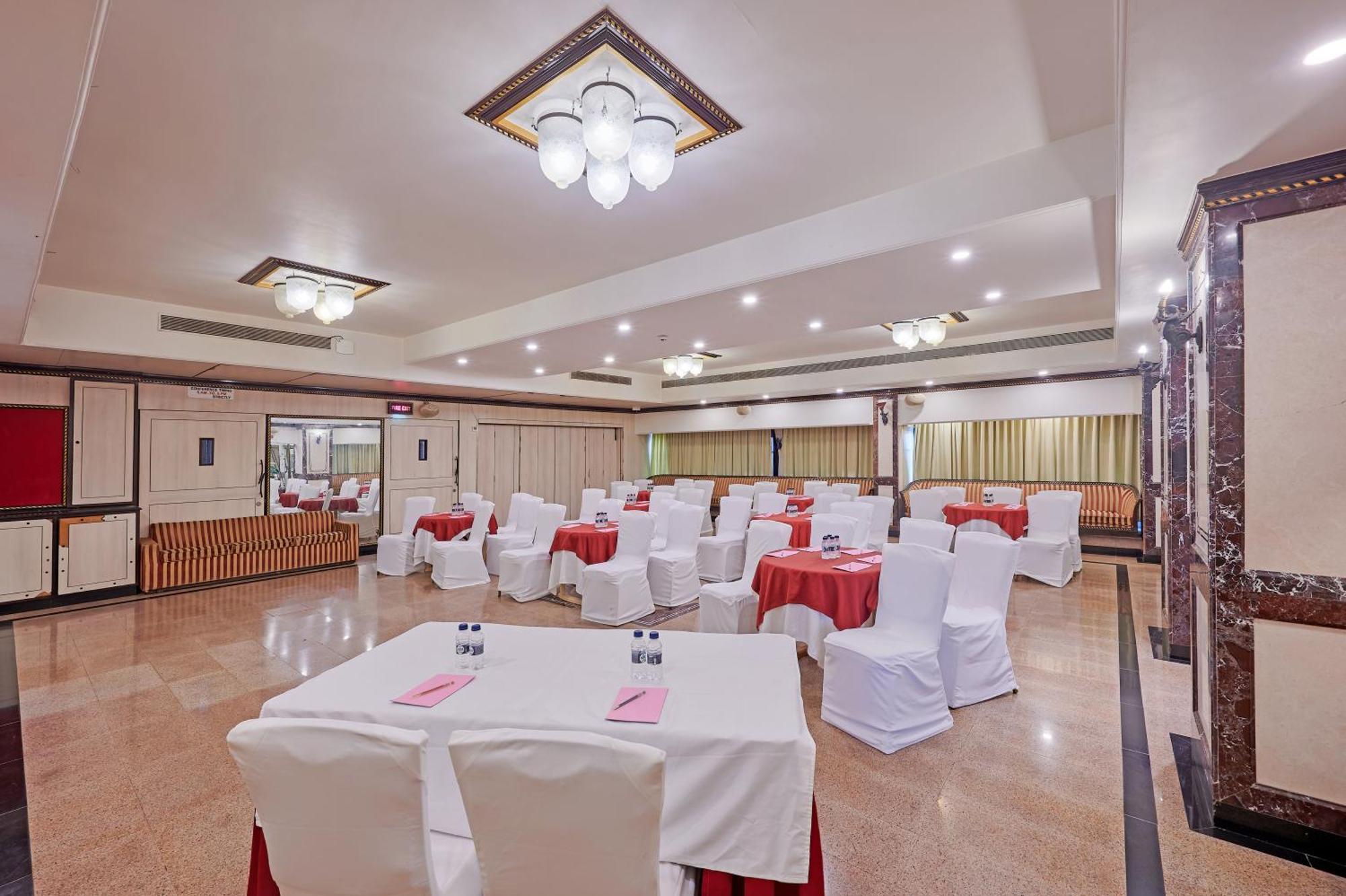 Hotel Karl Residency — Photos 1